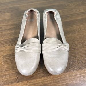 Dansko Karen bow leather taupe loafers flats Sz 40 EUC